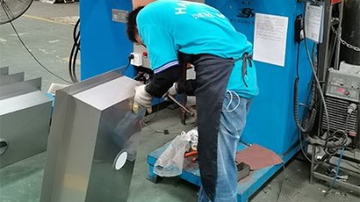 廚房水槽臺下盆