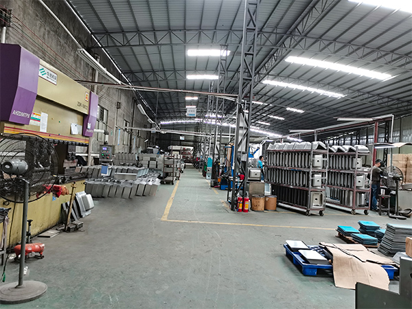 廚房水槽臺下盆