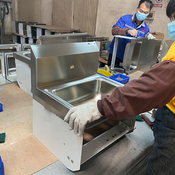 三和不銹鋼水槽生產(chǎn)廠家在生產(chǎn)