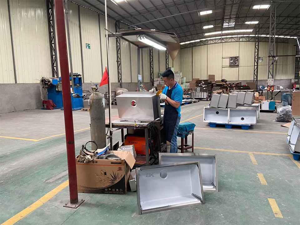 生產(chǎn)不銹鋼洗菜盆廠家非標(biāo)定制都有哪些要求? 生產(chǎn)不銹鋼洗菜盆廠家